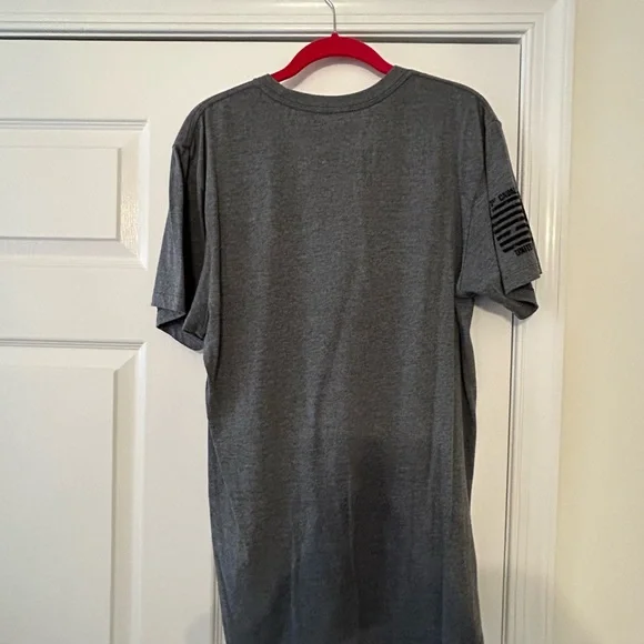 🌷Like new unisex medium First 1st Cavalry Division United States Army t shirt🌷 - Picture 2 of 4